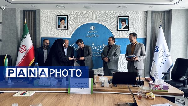 تقدیر از عوامل اجرایی جشنواره ملی طراحی و دوخت لباس دانش‌آموزی با حضور انجمن اولیا‌ و مربیان استان مرکزی