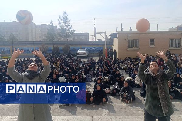 مراسم ولادت حضرت فاطمه زهرا (س) و روز مادر در دبیرستان مهر نیشابور