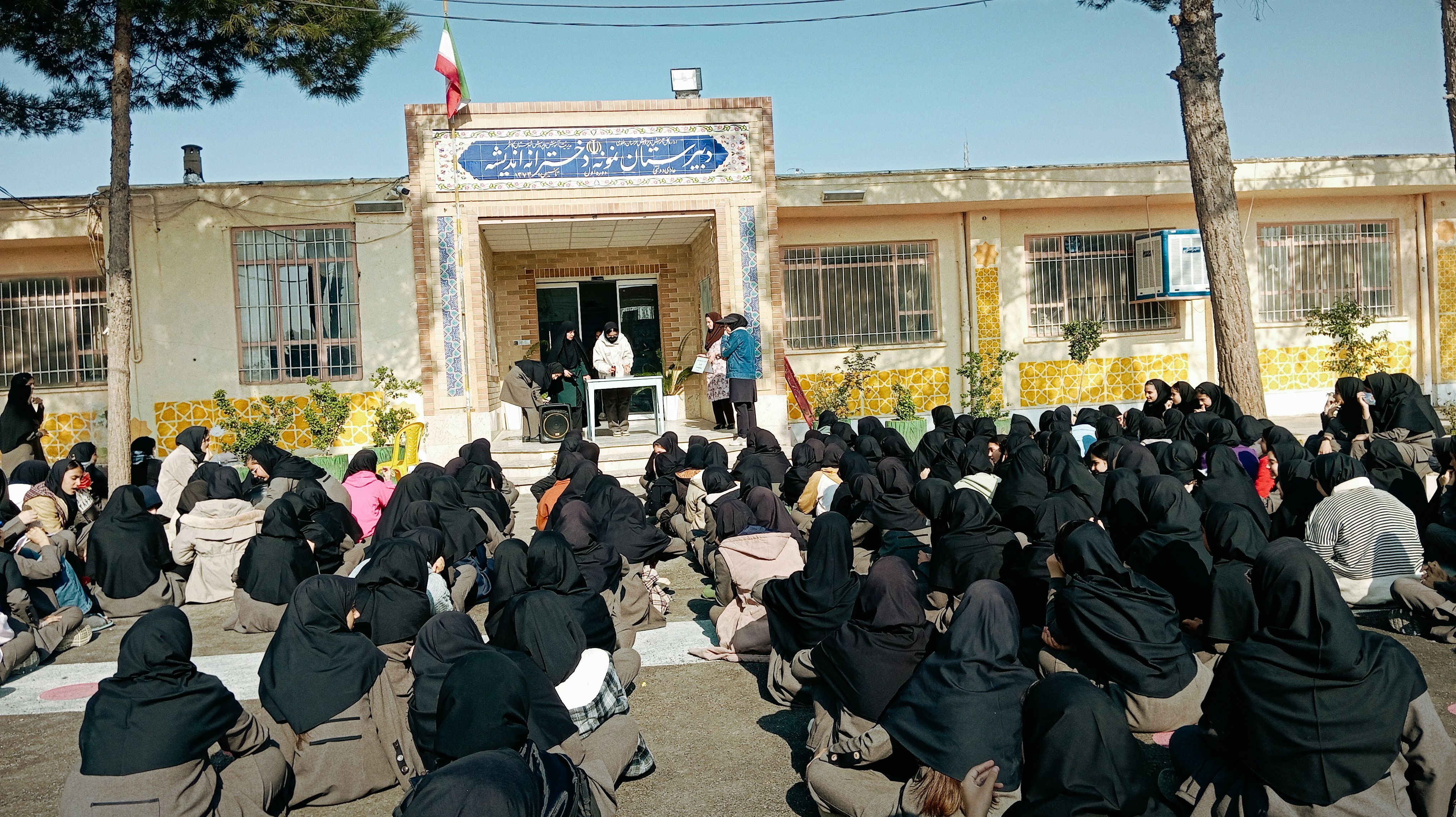 اجرای آزمایشات جذاب علوم در کاشمر