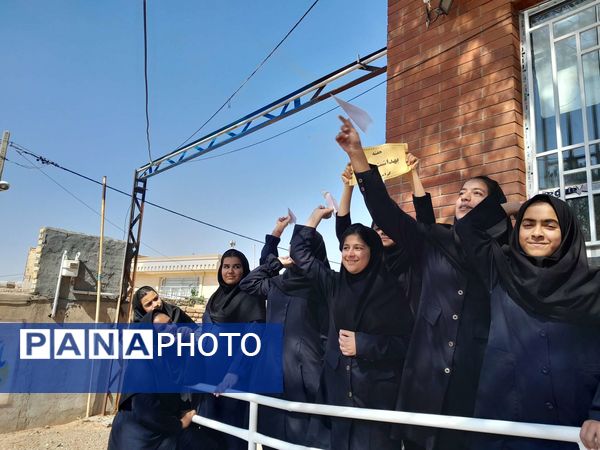 موشک آرزوها در هفته بهداشت روان در مدرسه مادرمهربان خلیل آباد