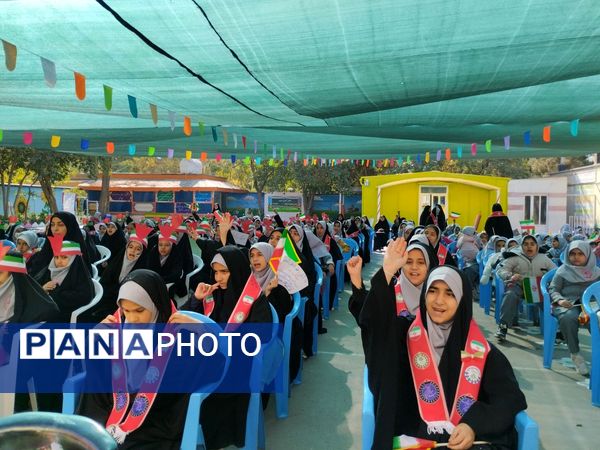 زنگ روز دانش آموز و تسخیر لانه جاسوسی دشمن در دبستان دخترانه شاهد شهید ناصری 