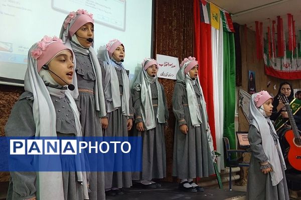 برگزاری نمایشگاه مدرسه انقلاب در بهارستان ۲