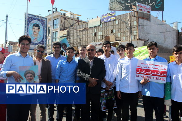 راهپیمایی روز دانش‌آموز در شهرستان بم