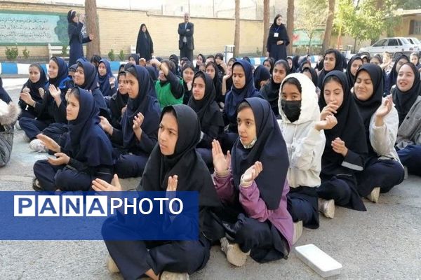 جشن میلاد باسعادت حضرت زینب کبری (س) و روز پرستار در دبیرستان شهید مجید دهنوی نیشابور