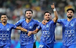 استقلال - آلومینیوم؛ تقابل داغ صدرنشین‌ها/ گروسی: آبی‌ها در مسیر قهرمانی‌اند اگر آرامش حفظ شود