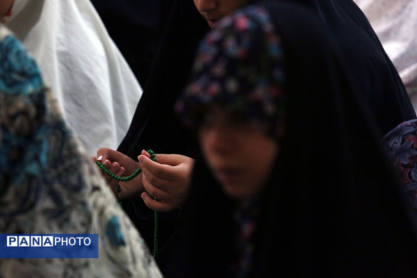 اعتکاف دانش‌آموزی در مسجد چهارده معصوم (ع)