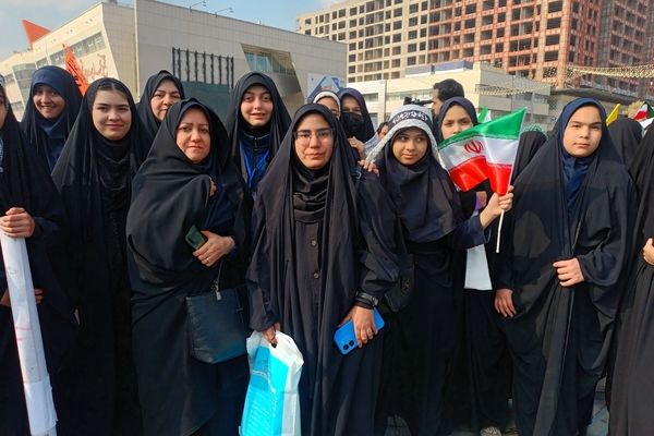 حماسه دانش‌آموزان مشهدی در روز ۱۳ آبان