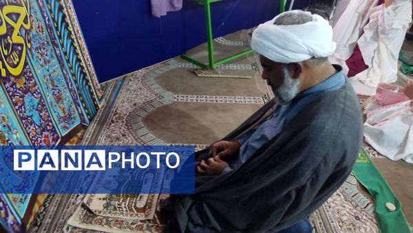 برگزاری نماز جماعت در دبستان مولوی فین