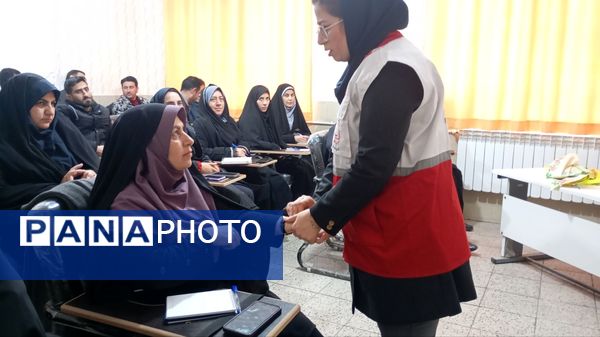 کارگاه آموزشی کمک‌های اولیه سازمان دانش‌آموزی ناحیه 2 کرج 