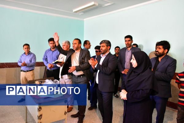 بازدید دبیر قرارگاه جهادی عدالت تربیتی وزارت آموزش و پرورش از طرح شهید عجمیان ۲ در شهرستان دنا