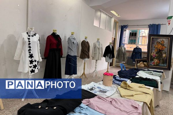 آیین افتتاحیه نمایشگاه هنری «ماها» در هنرستان شهید تاجیک بهارستان‌دو