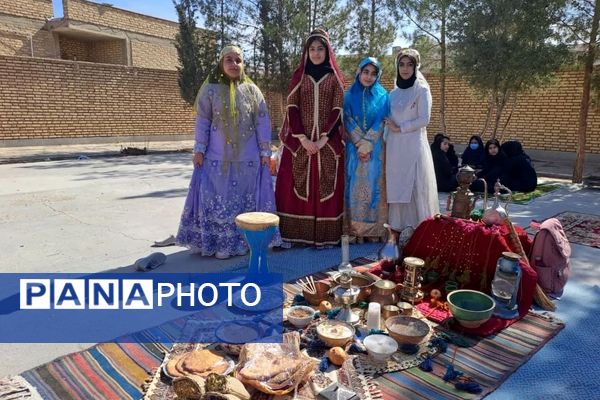 جشنواره بومی و محلی در دبیرستان سمیه شهرستان خاتم