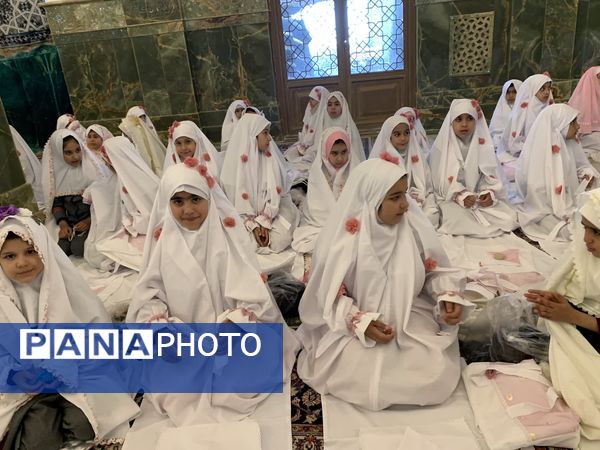 جشن تکلیف دانش آموزان دختر در حرم حضرت زینب (س)