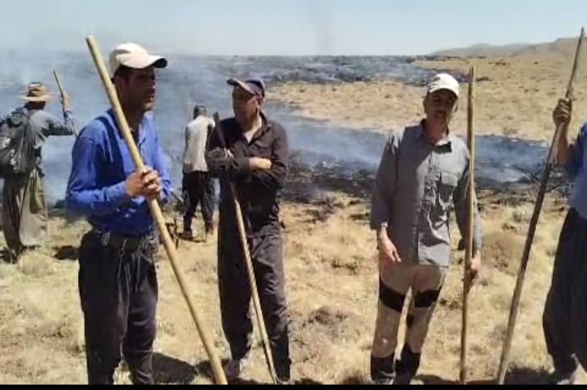 آتش‌سوزی مراتع شبستان روستای سورک با همکاری نیروهای امدادی و مردمی مهار شد