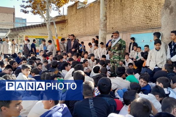 حضور خواهر شهید و راوی جنگ در مدرسه ابوریحان بیرونی 