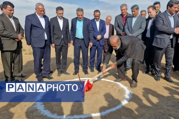 آیین کلنگ‌زنی هنرستان خیرساز هیأت امنایی در قرچک