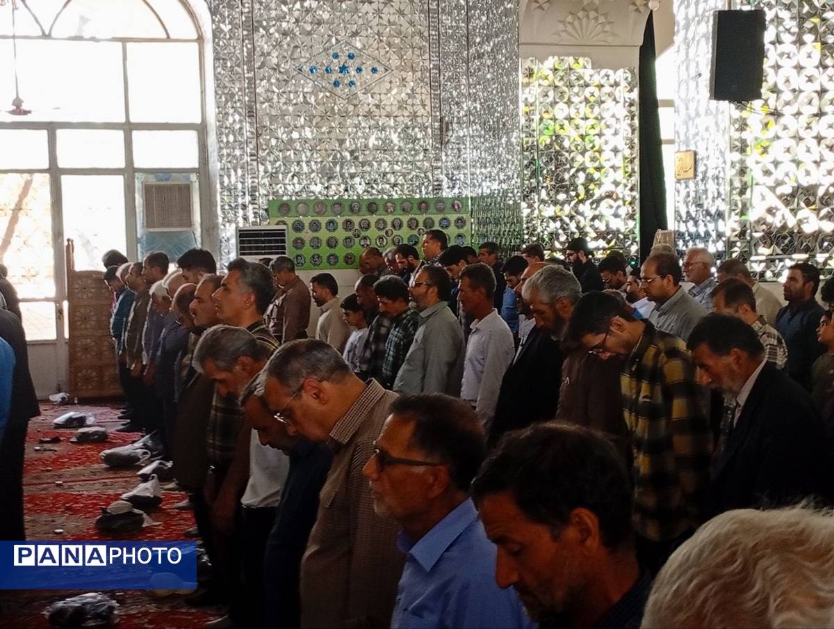 نماز جمعه‌ای با رنگ و بوی معلمی