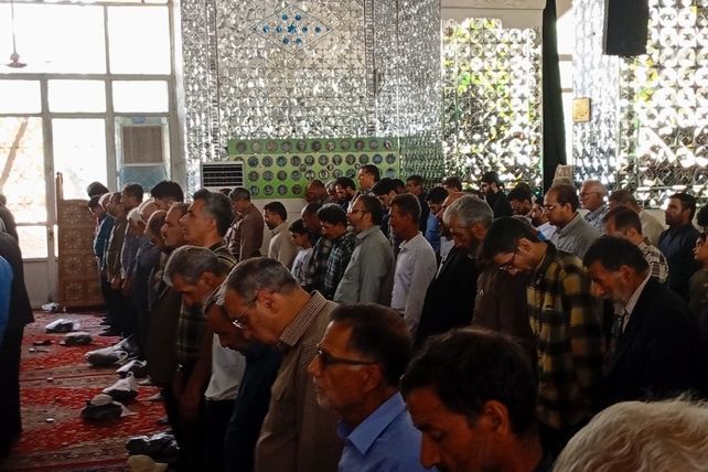 نماز جمعه‌ای با رنگ و بوی معلمی