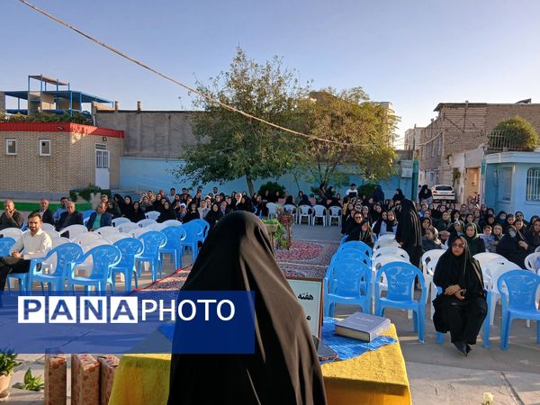  اولین مجمع انجمن اولیا و مربیان در دبیرستان فاطمیه