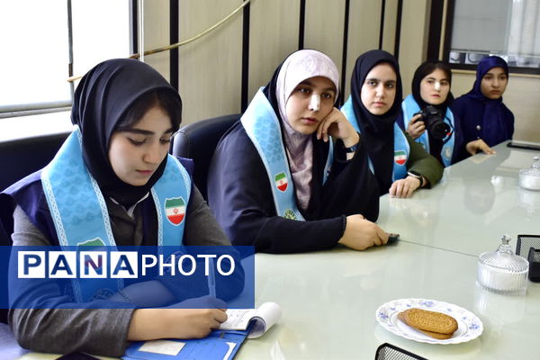 نشست صمیمی دانش‌آموزان خبرنگار پانا با مدیرکل آموزش و پرورش کهگیلویه و بویراحمد 