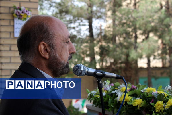 آغاز هفته دفاع مقدس و جشن ورود دانش‌آموزان پایه هفتم در دبیرستان عدالت جوادآباد