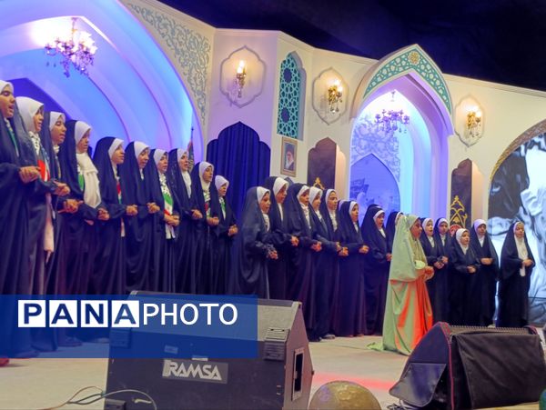 نشست ویژه بانوان پیرغلام حسینی در مشهد؛ جلوه‌ای از هم‌افزایی و معنویت