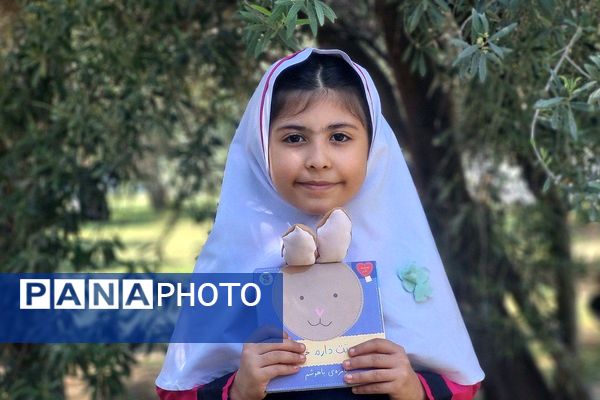 بازید دانش‌آموزان دبستان سعادت از نمایشگاه کتاب