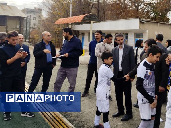 رقابت هیجان‌انگیز فوتبال دانش‌آموزی منطقه ۵ به پایان رسید