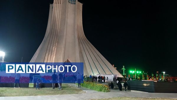 شکوه سوگ در میدان آزادی