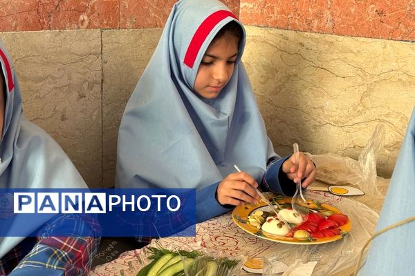 زنگ سلامت در دبستان دخترانه زکیه با طعم تخم‌مرغ به صدا درآمد