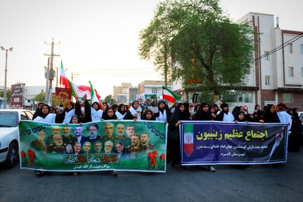 خروش بانوان لامرد؛ تجدید بیعت زینبیون با رهبر انقلاب

