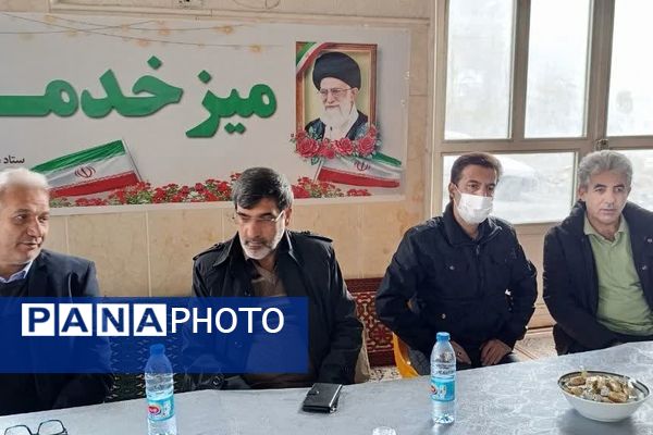 میزخدمت رایگان در مصلای محمدشهر برپا شد