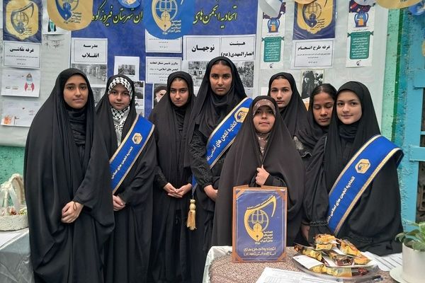 برپایی غرفه‌های اتحادیه انجمن‌های اسلامی در شهرستان فیروزکوه