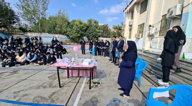 «روز آزمایشگاه» در دبیرستان شاهد ریحانه