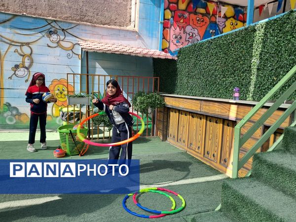 اجرای برنامه‌های ورزشی دبستان ارمغان هستی ناحیه 3 کرج در هفته تربیت‌بدنی 