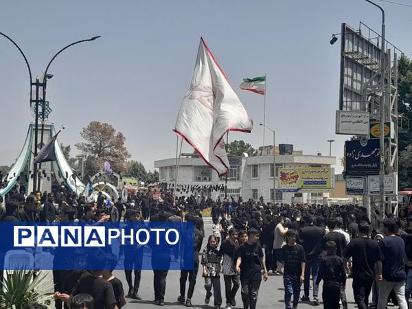 مراسم عزاداری عاشورای حسینی با حضور پرشور مردم و هیات‌های مذهبی شهرستان کاشمر 