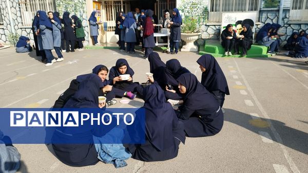 روز شاد و خاطره‌انگیز دانش‌آموزان در دبیرستان شاهد تکتم