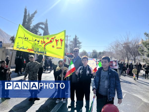 حضور دهه نودی‌ها در راهپیمایی 22 بهمن 