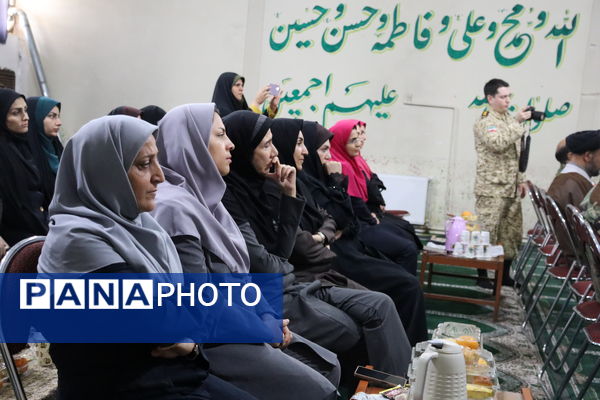 رونمایی از کتاب «یاددهی در عمل» در مدرسه ایمان رباط‎‌کریم