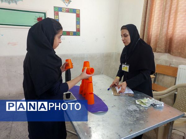برگزاری مسابقات بازی‌های فکری رویش در دبیرستان شهید محمد تقی دستغیب ناحیه ۳شیراز 