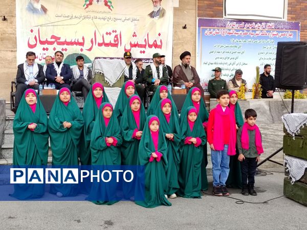 غبارروبی و گلباران مزار شهدای ملارد در رزمایش بزرگ بیت‌المقدس بسیجیان