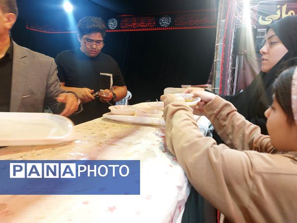 برپایی موکب پذیرایی آموزش و پرورش ناحیه 2 از زائران پیاده رضوی
