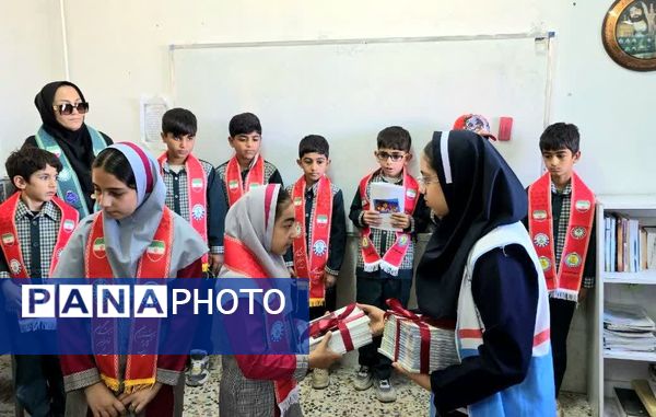 موج کتاب در مدارس روستایی؛ از هدیه‌ ۲۰۰ جلدی تا اشتیاقی برای مطالعه