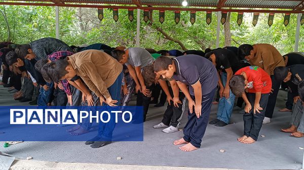 اقامه نماز دانش‌آموزی با حضور ۱۲۰ دانش‌آموز پسر در اردوگاه شهید بهشتی یاسوج