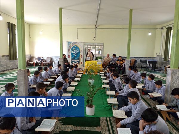 محفل انس با قرآن کریم در مدرسه برادران ابراهیمی‌نیا