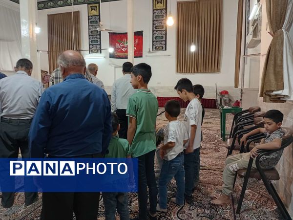 نماز جماعت در مراسم شب بیعت با امام زمان (عج) در خلیل آباد