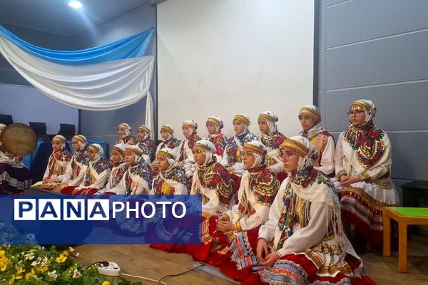 چهل و سومین جشنواره فرهنگی هنری فردا در دبستان آرمینه مصلی نژاد ناحیه۶ 