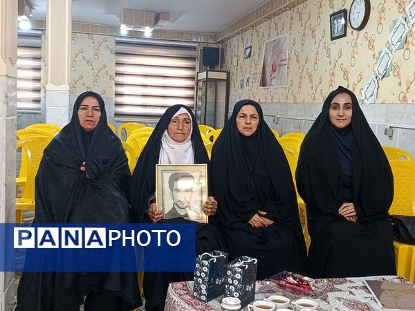 یادواره شهدا؛ عطر ایثار در دبیرستان نمونه محمودیه پیچید