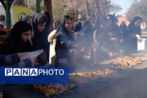 اردوی تشویقی تمشک؛ هدیه‌ای به یاوران انقلاب