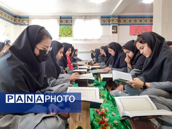 برگزاری محفل انس با قرآن در دبیرستان نور اردبیل